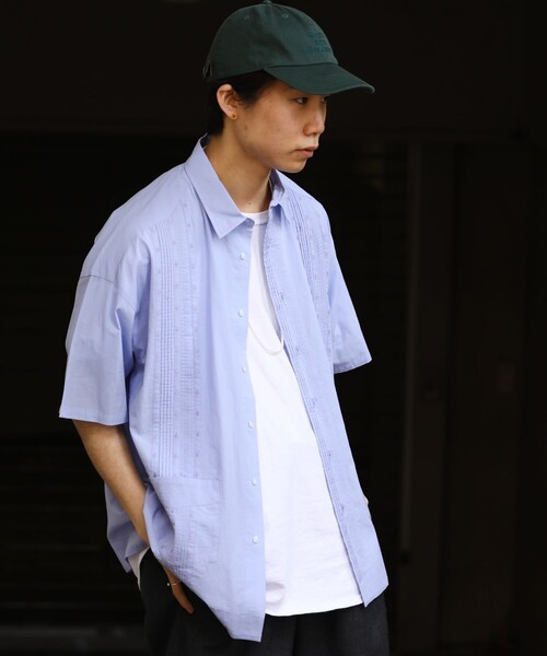 FREAK'S STORE（フリークスストア）の「WEB限定 リラックスフィット ピンタックキューバシャツ（シャツ/ブラウス・メンズ・ホワイト/サックスブルー/ブラック/グリーン/ベージュ・LARGE/MEDIUM/SMALL）」の19枚目の写真
