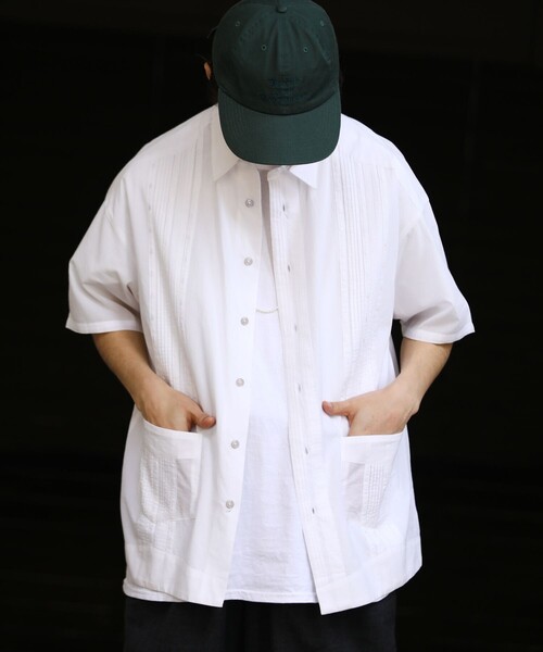 FREAK'S STORE（フリークスストア）の「WEB限定 リラックスフィット ピンタックキューバシャツ（シャツ/ブラウス・メンズ・ホワイト/サックスブルー/ブラック/グリーン/ベージュ・LARGE/MEDIUM/SMALL）」の22枚目の写真