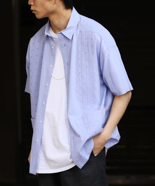 FREAK'S STORE（フリークスストア）の「WEB限定 リラックスフィット ピンタックキューバシャツ（シャツ/ブラウス・メンズ・ホワイト/サックスブルー/ブラック/グリーン/ベージュ・LARGE/MEDIUM/SMALL）」の17枚目の写真