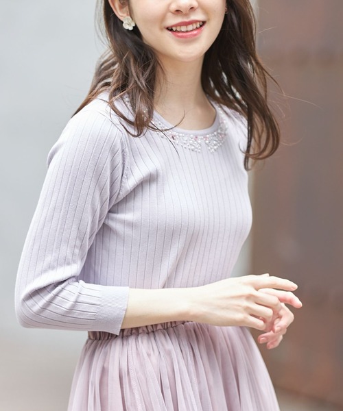 tocco closet（トッコ　クローゼット）の「パールビジュー装飾ワイドリブニットプルオーバー（Tシャツ/カットソー・レディース・ネイビー/ラベンダー・M）」の4枚目の写真