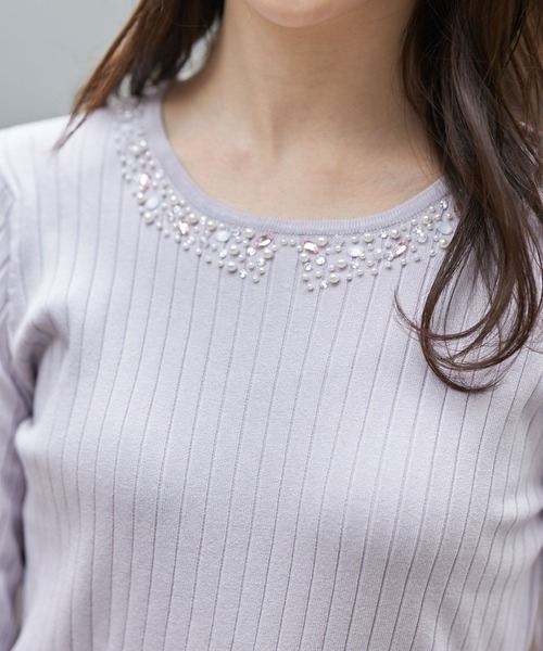 tocco closet（トッコ　クローゼット）の「パールビジュー装飾ワイドリブニットプルオーバー（Tシャツ/カットソー・レディース・ネイビー/ラベンダー・M）」の7枚目の写真