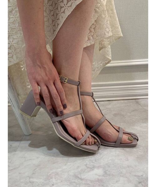 dazzlin（ダズリン）の「スリムストラップサンダル（サンダル・レディース・ベージュ/ラベンダー/キャメル・SMALL/MEDIUM/LARGE）」の3枚目の写真
