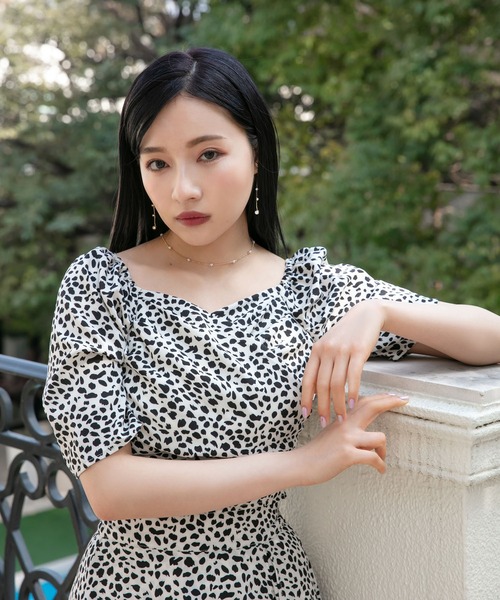 ANDGEEBEE（アンジービー）の「レオパードカシュクールトップス（その他トップス・レディース・ブラック/アイボリー・MEDIUM）」の5枚目の写真