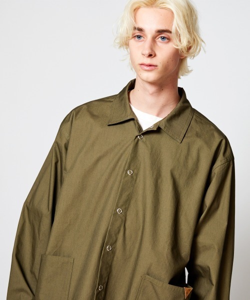 rehacer(レアセル)の「rehacer : 東炊き Big Pocket Work Jacket / 東炊きビッグポケットワークジャケット(カバーオール・メンズ・カーキ/スミクロ・SMALL/MEDIUM/LARGE)」の3枚目の写真