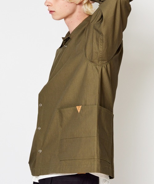 rehacer(レアセル)の「rehacer : 東炊き Big Pocket Work Jacket / 東炊きビッグポケットワークジャケット(カバーオール・メンズ・カーキ/スミクロ・SMALL/MEDIUM/LARGE)」の5枚目の写真