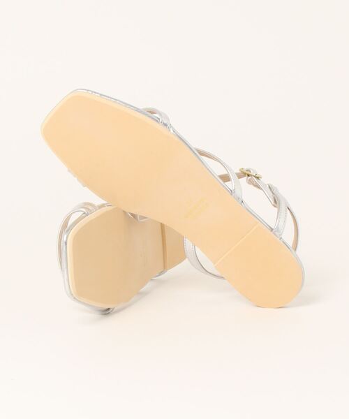 Te chichi（テチチ）の「ナローストラップサンダル（サンダル・レディース・ベージュ/オフホワイト/シルバー・38/37）」の5枚目の写真