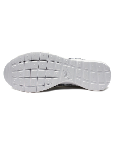 NIKE SPORTSWEAR（ナイキスポーツウェアー）の「メンズ ナイキ ローシ フライニット NIKE ROSHE NM FLYKNIT 677243（スニーカー・メンズ・ブラック/レッド/ブルー・26.5cm/27.5cm/28cm/27cm/28.5cm）」の8枚目の写真