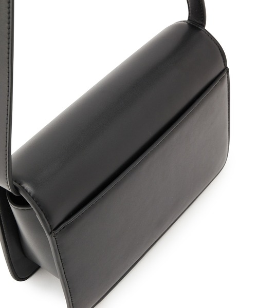 ADAM ET ROPE'（アダムエロペ）の「ワンポイントフラップショルダーバッグ（ショルダーバッグ・レディース・ブラック/ベージュ・FREE）」の4枚目の写真