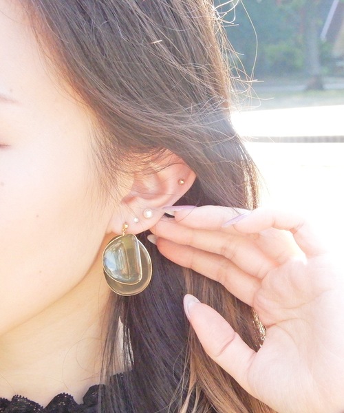 The Rule(ザルール)の「The Rule ザルール:片耳用 Amaranth pierced earring size:M 花ひらピアス M(ピアス(片耳用)・レディース・パープル/グレー/レッド/ブルー/グリーン/クリア/ベージュ/グレイッシュベージュ・FREE)」の3枚目の写真