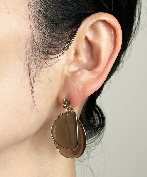 The Rule(ザルール)の「The Rule ザルール:片耳用 Amaranth pierced earring size:M 花ひらピアス M(ピアス(片耳用)・レディース・パープル/グレー/レッド/ブルー/グリーン/クリア/ベージュ/グレイッシュベージュ・FREE)」の4枚目の写真