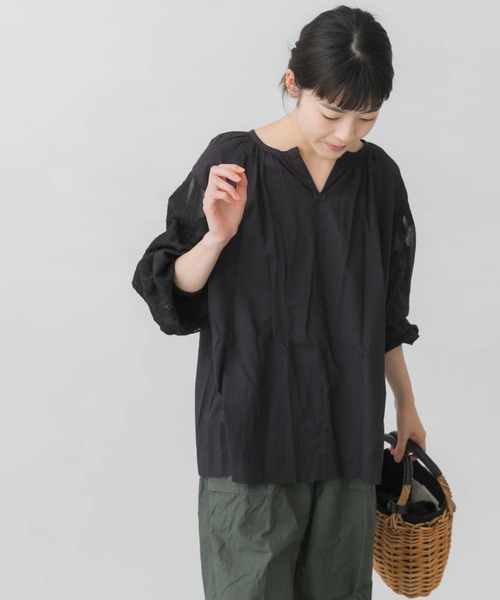 かぐれ（カグレ）の「メッシュ刺繍スリーブブラウス（シャツ/ブラウス・レディース・オフホワイト/ブルー/ブラック・FREE）」の18枚目の写真