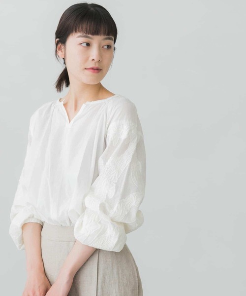 かぐれ（カグレ）の「メッシュ刺繍スリーブブラウス（シャツ/ブラウス・レディース・オフホワイト/ブルー/ブラック・FREE）」の12枚目の写真