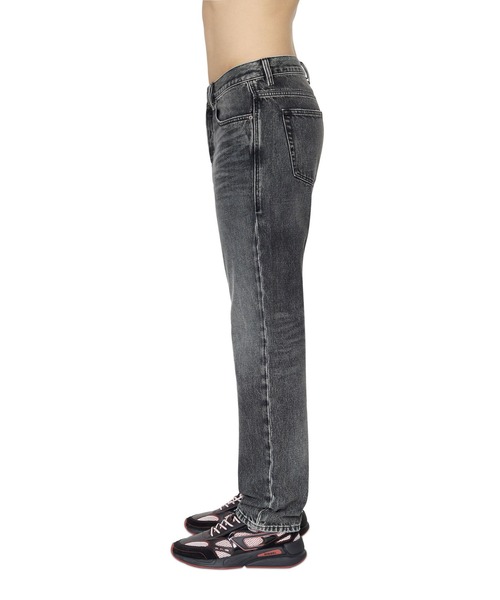 DIESEL(ディーゼル)の「メンズ 22FW デニムパンツ レギュラー ストレート(デニムパンツ・メンズ・ブラック・32inch/30inch/28inch/36inch/26inch/34inch)」の6枚目の写真