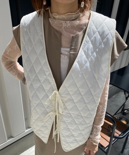 nemne store(ネンネストア)の「リボンキルティングベスト(ベスト・レディース・カーキ/オレンジ/アイボリー・フリー)」の12枚目の写真