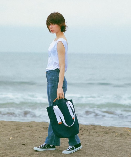 Vicente（ヴィセンテ）の「【Seagreen×Vicente】Cotton tote bag（トートバッグ・レディース・ブラウン/ネイビー/パープル・FREE）」の6枚目の写真