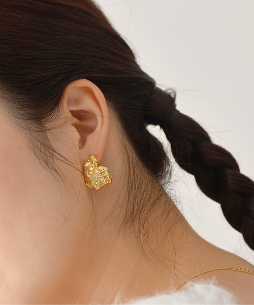 Monocoro toppi（モノコロトッピ）の「ニッケルフリー メタル 凸凹 ワンポイント ピアス（ピアス（両耳用）・レディース・シルバー/ゴールド・フリー）」の2枚目の写真