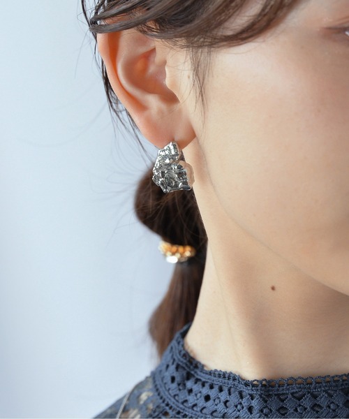 Monocoro toppi（モノコロトッピ）の「ニッケルフリー メタル 凸凹 ワンポイント ピアス（ピアス（両耳用）・レディース・シルバー/ゴールド・フリー）」の4枚目の写真