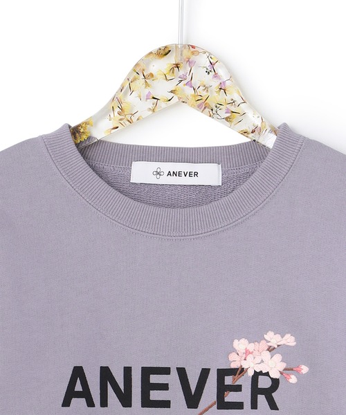 ANEVER（アンエバー）の「【洗える】フラワーエンブロイダリー ロゴ スウェット（スウェット・レディース・ライラック系/アイボリー系/ネイビー系・38）」の4枚目の写真