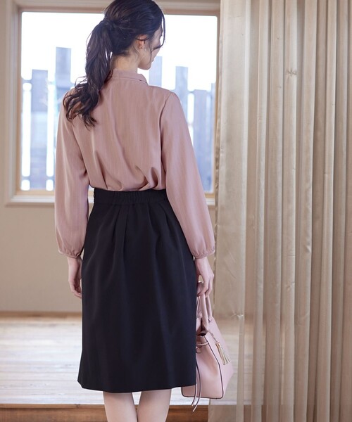 Tiaclasse(ティアクラッセ)の「アシンメトリープリーツスカート(スカート・レディース・グレイッシュベージュ/ネイビー/ブラック・S/M/L)」の9枚目の写真