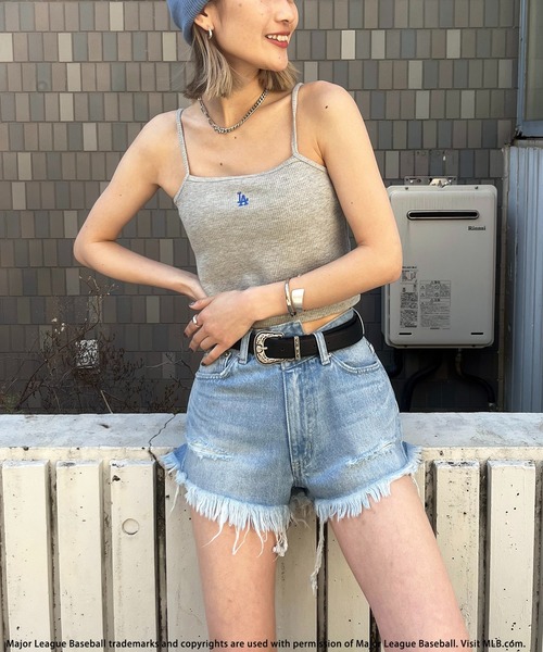 BACK TO THE FIELD（バック トゥー ザ フィールド）の「【MLB】ダメージデニムショートパンツ（デニムパンツ・レディース・インディゴブルー/ホワイト/サックスブルー/ブラック・SMALL/MEDIUM）」の6枚目の写真