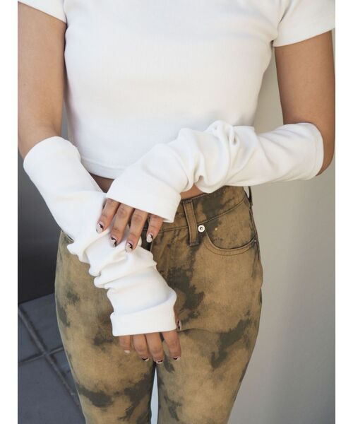 EVRIS（エヴリス）の「アームウォーマーショートトップス（Tシャツ/カットソー・レディース・レッド/ホワイト/ブラック・FREE）」の4枚目の写真