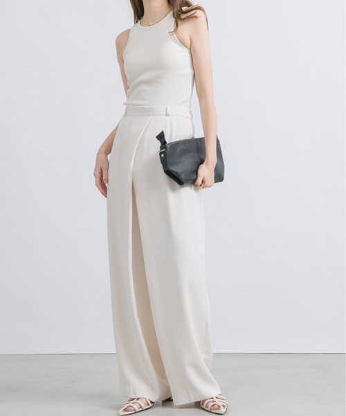 NEUNA（ヌナ）の「【涼し気でヘルシーな装い。】取り外し可能カップ付きアメスリトップス（タンクトップ・レディース・オリーブ/アイボリー/ブラック・FREE）」の4枚目の写真