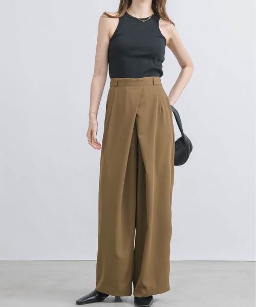 NEUNA（ヌナ）の「【涼し気でヘルシーな装い。】取り外し可能カップ付きアメスリトップス（タンクトップ・レディース・オリーブ/アイボリー/ブラック・FREE）」の10枚目の写真