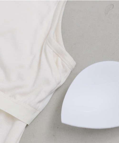 NEUNA（ヌナ）の「【涼し気でヘルシーな装い。】取り外し可能カップ付きアメスリトップス（タンクトップ・レディース・オリーブ/アイボリー/ブラック・FREE）」の8枚目の写真