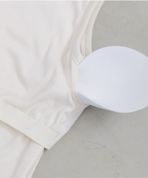 NEUNA（ヌナ）の「【涼し気でヘルシーな装い。】取り外し可能カップ付きアメスリトップス（タンクトップ・レディース・オリーブ/アイボリー/ブラック・FREE）」の9枚目の写真