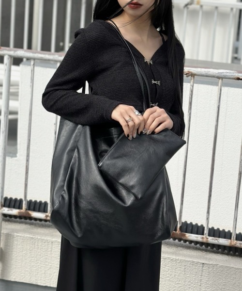 LVEU.（ラブユ.）の「【LVEU.】スクエアビッグトートバッグ / バッグ 鞄 BAG トート スクエア A4 通勤 通学 合皮 ブラック ZOZOTOWN限定（トートバッグ・レディース・ブラック・FREE）」の13枚目の写真