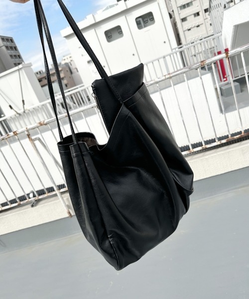 LVEU.（ラブユ.）の「【LVEU.】スクエアビッグトートバッグ / バッグ 鞄 BAG トート スクエア A4 通勤 通学 合皮 ブラック ZOZOTOWN限定（トートバッグ・レディース・ブラック・FREE）」の11枚目の写真