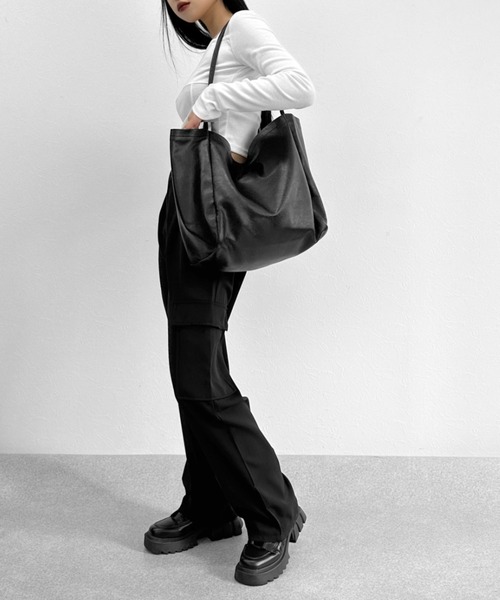 LVEU.（ラブユ.）の「【LVEU.】スクエアビッグトートバッグ / バッグ 鞄 BAG トート スクエア A4 通勤 通学 合皮 ブラック ZOZOTOWN限定（トートバッグ・レディース・ブラック・FREE）」の15枚目の写真