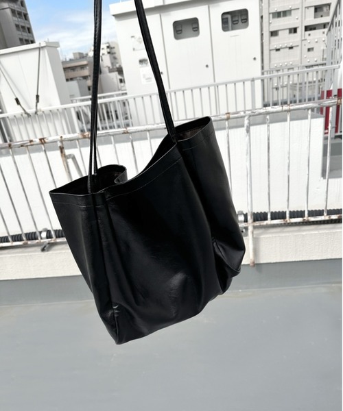 LVEU.（ラブユ.）の「【LVEU.】スクエアビッグトートバッグ / バッグ 鞄 BAG トート スクエア A4 通勤 通学 合皮 ブラック ZOZOTOWN限定（トートバッグ・レディース・ブラック・FREE）」の18枚目の写真