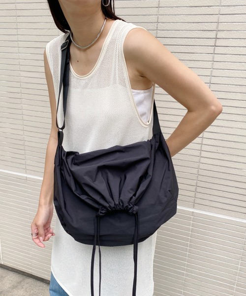 新品未使用 ナイロンゆったりクロップドジャケット ドロー