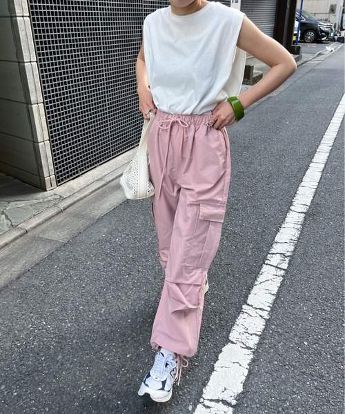 feepur（フェピュール）の「ドロストカーゴパラシュートパンツ（カーゴパンツ・レディース・ピンク/ブラック/オフホワイト・SMALL/MEDIUM）」の4枚目の写真