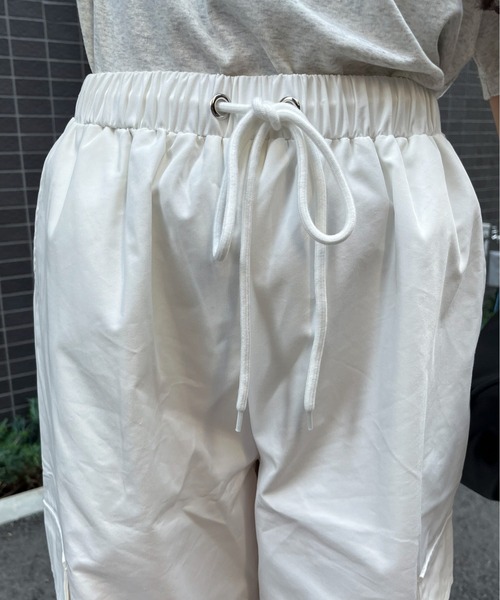 feepur（フェピュール）の「ドロストカーゴパラシュートパンツ（カーゴパンツ・レディース・ピンク/ブラック/オフホワイト・SMALL/MEDIUM）」の21枚目の写真