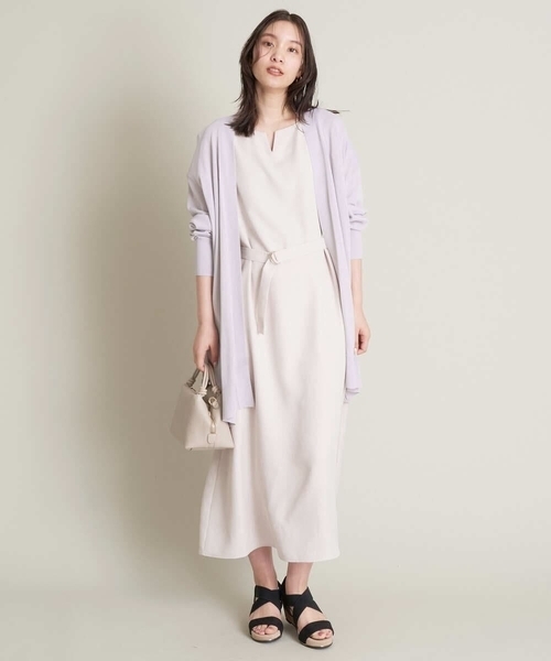 a.v.v(アーヴェヴェ)の「クロスゴムサンダル(サンダル・レディース・ブラック/モカ・24.5/23.5/22.5)」の4枚目の写真
