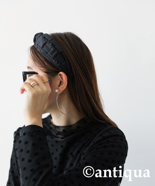 antiqua(アンティカ)の「ジャガードカチューシャ(カチューシャ・レディース・ブラック・FREE)」の3枚目の写真