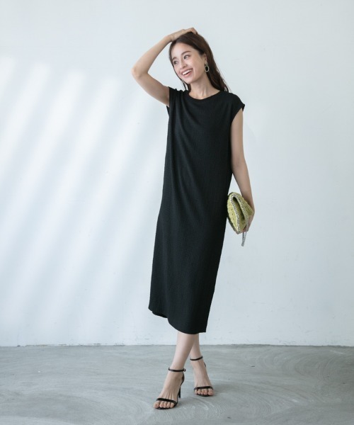 M.deux（エムドゥ）の「〔シャーリングカットワンピース〕（ワンピース・レディース・グレイッシュベージュ/イエロー/ブラック・MEDIUM）」の7枚目の写真