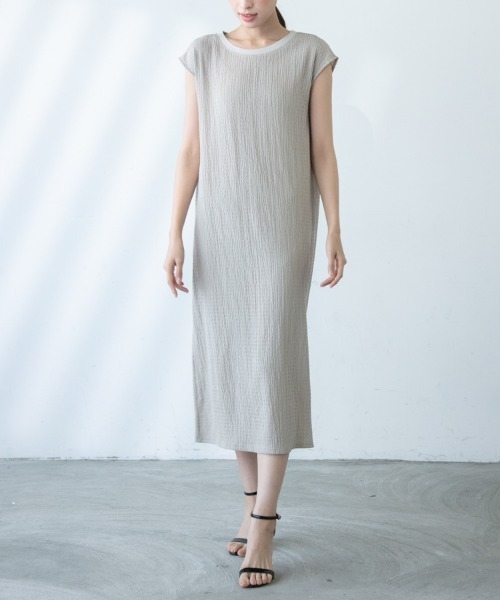 M.deux（エムドゥ）の「〔シャーリングカットワンピース〕（ワンピース・レディース・グレイッシュベージュ/イエロー/ブラック・MEDIUM）」の8枚目の写真