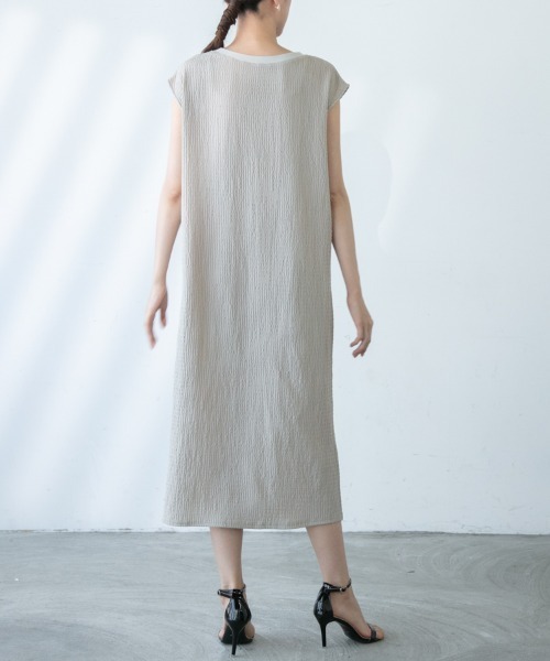 M.deux（エムドゥ）の「〔シャーリングカットワンピース〕（ワンピース・レディース・グレイッシュベージュ/イエロー/ブラック・MEDIUM）」の10枚目の写真