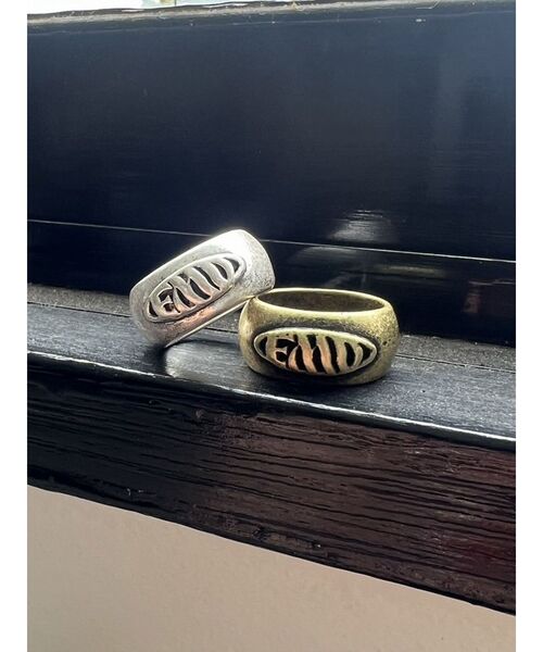 EMODA（エモダ）の「ヴィンテージタンクロゴリング（リング・レディース・シルバー/ゴールド・FREE）」の5枚目の写真