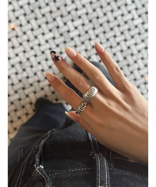 EMODA（エモダ）の「ヴィンテージタンクロゴリング（リング・レディース・シルバー/ゴールド・FREE）」の6枚目の写真