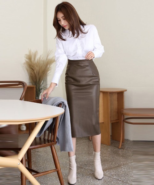 LADY LIKE(レディライク)の「バックスリット入りフェイクレザースカート(スカート・レディース・ブラック/ブラウン・M)」の6枚目の写真