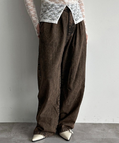 apres jour mignon(アプレジュールミニョン)の「ウォッシュ加工タックデニム(デニムパンツ・レディース・インディゴブルー/ブルー/ブラック/ライトブルー/ブラック系その他/ダークブルー/ブラウン系その他/ブルー系その他・MEDIUM/X-LARGE/LARGE/SMALL)」の3枚目の写真