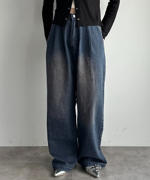 apres jour mignon(アプレジュールミニョン)の「ウォッシュ加工タックデニム(デニムパンツ・レディース・インディゴブルー/ブルー/ブラック/ライトブルー/ブラック系その他/ダークブルー/ブラウン系その他/ブルー系その他・MEDIUM/X-LARGE/LARGE/SMALL)」の4枚目の写真