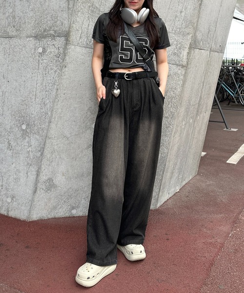 apres jour mignon(アプレジュールミニョン)の「ウォッシュ加工タックデニム(デニムパンツ・レディース・インディゴブルー/ブルー/ブラック/ライトブルー/ブラック系その他/ダークブルー/ブラウン系その他/ブルー系その他・MEDIUM/X-LARGE/LARGE/SMALL)」の12枚目の写真