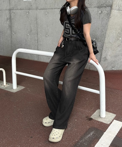 apres jour mignon(アプレジュールミニョン)の「ウォッシュ加工タックデニム(デニムパンツ・レディース・インディゴブルー/ブルー/ブラック/ライトブルー/ブラック系その他/ダークブルー/ブラウン系その他/ブルー系その他・MEDIUM/X-LARGE/LARGE/SMALL)」の9枚目の写真