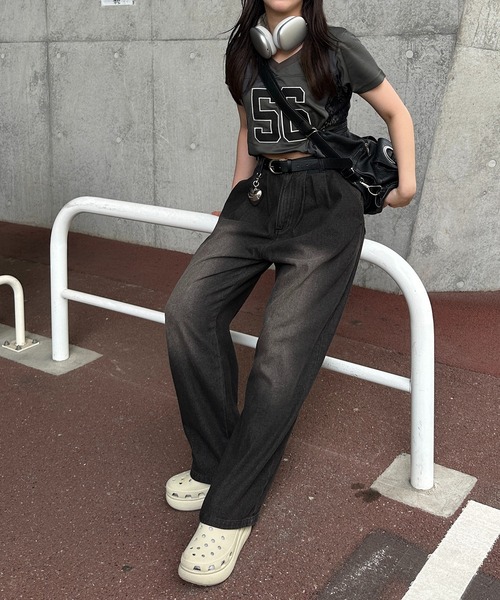 apres jour mignon(アプレジュールミニョン)の「ウォッシュ加工タックデニム(デニムパンツ・レディース・インディゴブルー/ブルー/ブラック/ライトブルー/ブラック系その他/ダークブルー/ブラウン系その他/ブルー系その他・MEDIUM/X-LARGE/LARGE/SMALL)」の10枚目の写真