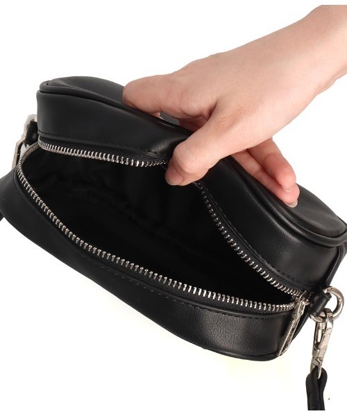 ANAP（アナップ）の「エンボスロゴスクエアバッグ（ショルダーバッグ・レディース・アイボリー/ブラック・FREE）」の6枚目の写真